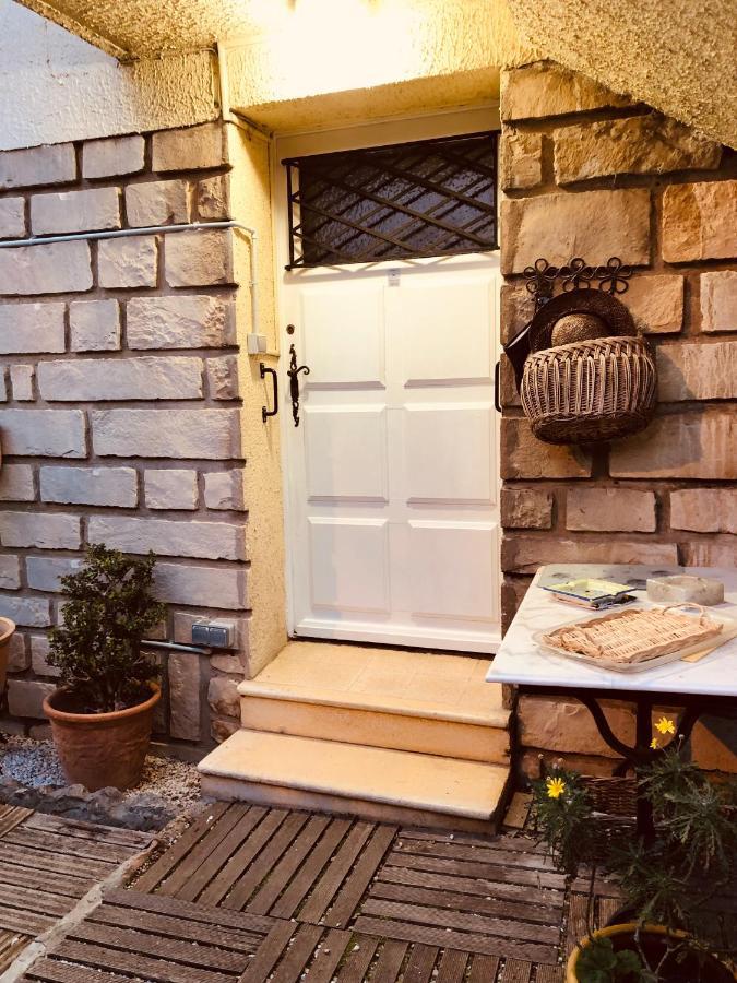 Votre Sejour A Sanary Dans Bas De Villa Avec Terrasse Vegetalisee Et Abritee Exposition Est Sud Ouest A 400M Du Centre Ville En Zone Pietonne Ou Tout Peut Se Faire A Pied Sanary-sur-Mer Exterior photo
