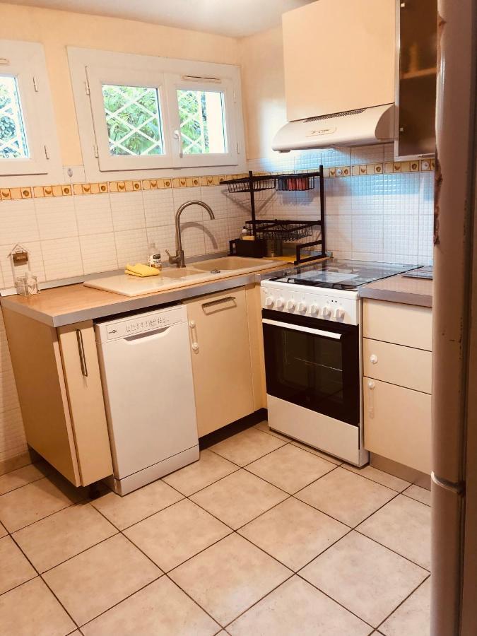 Votre Sejour A Sanary Dans Bas De Villa Avec Terrasse Vegetalisee Et Abritee Exposition Est Sud Ouest A 400M Du Centre Ville En Zone Pietonne Ou Tout Peut Se Faire A Pied Sanary-sur-Mer Exterior photo