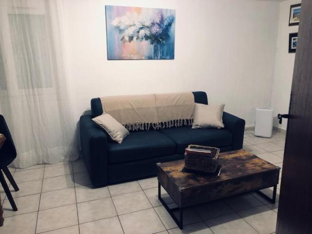 Votre Sejour A Sanary Dans Bas De Villa Avec Terrasse Vegetalisee Et Abritee Exposition Est Sud Ouest A 400M Du Centre Ville En Zone Pietonne Ou Tout Peut Se Faire A Pied Sanary-sur-Mer Exterior photo